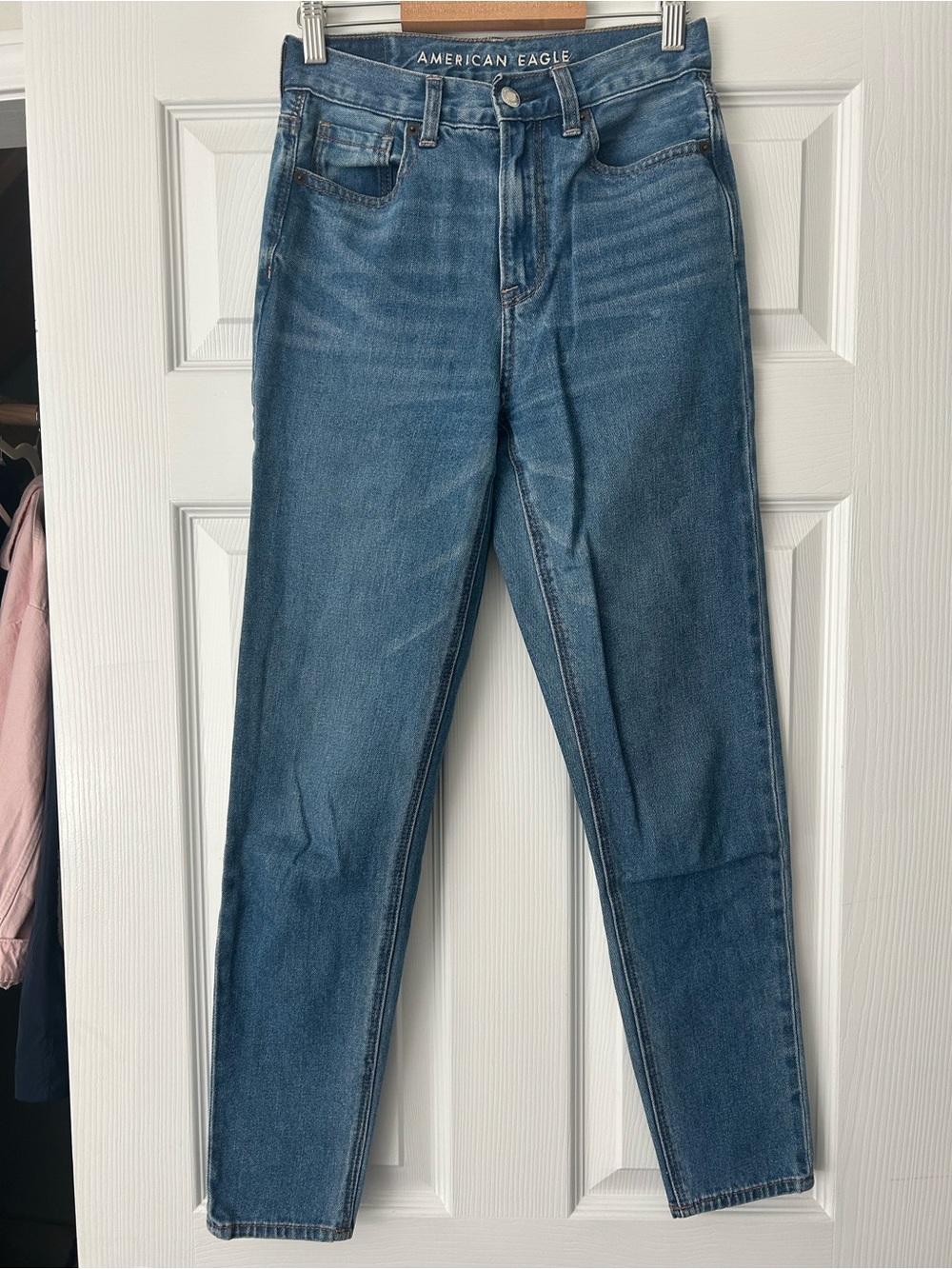 American Eagle Mid-Rise Straight Jeans — Medium Blue